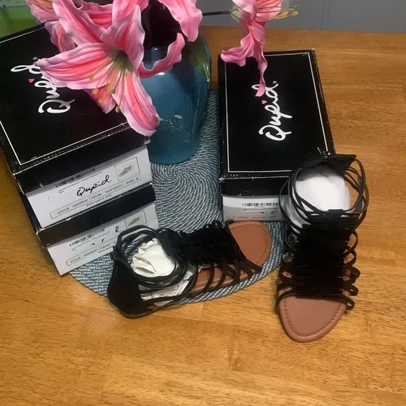 Qupid black strappy sandals NWT - Picture 9 of 11
